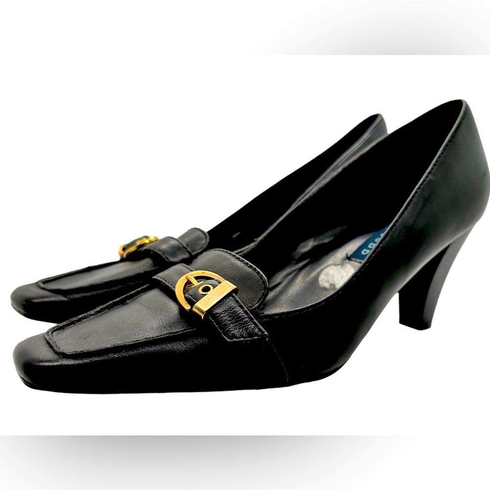 Ashley Judd Black Leather Dress Shoes Pumps 2.75” Heels Goldtone Buckle 8M